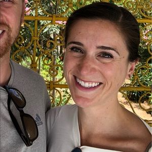 Meet your Posher, Caitlin